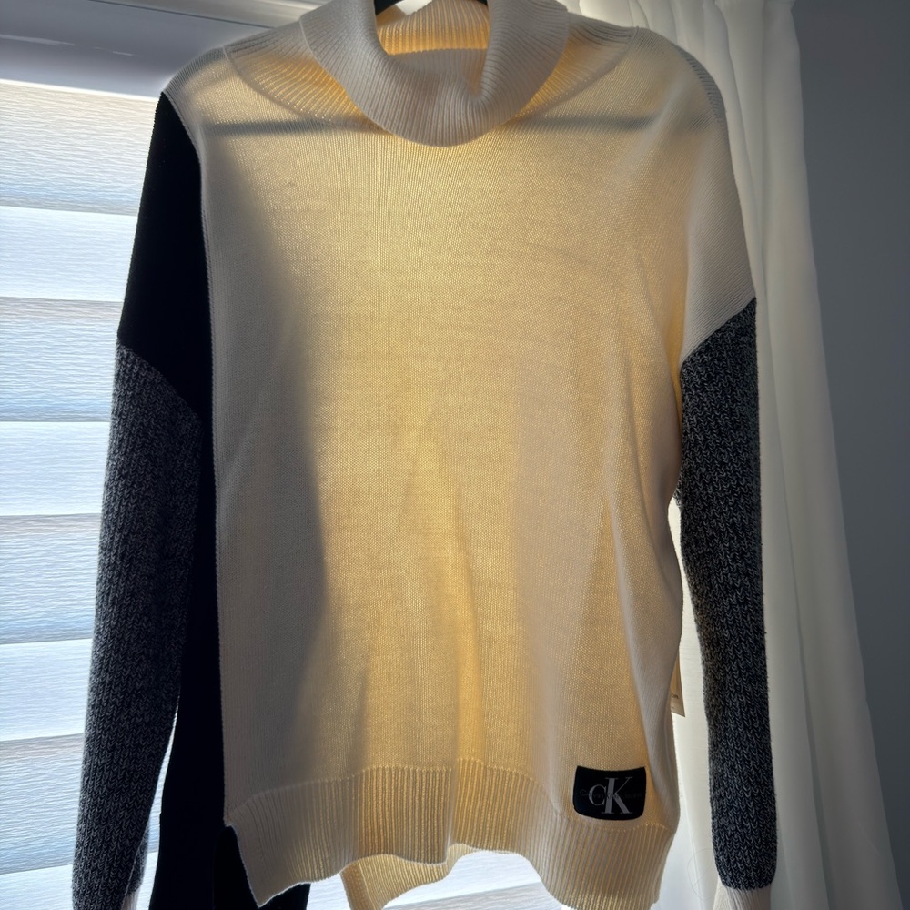 Calvin Klein Women's Cream and Black Cowl Neck Sweater
